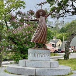 New Hampshire State of - 06.08.25 Pollyanna's bronze sculpture can be found at the lawn in front of the library on Main Street (Littleton 6/10/23)