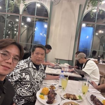 The Aristocrat - Mark, Me And Denis Enjoying The Food - Bakeries Near Me - Manila, NCR