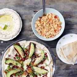 Mahalle Birkegade - Lidt af det hele - røræg, halloumisalat, hummus og arabisk brød :)