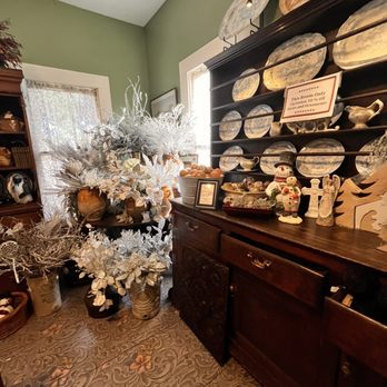 Black Swan Antiques - Antiques Near Me - New Braunfels, Texas Black Swan Antiques - Antiques Near Me - New Braunfels, Texas