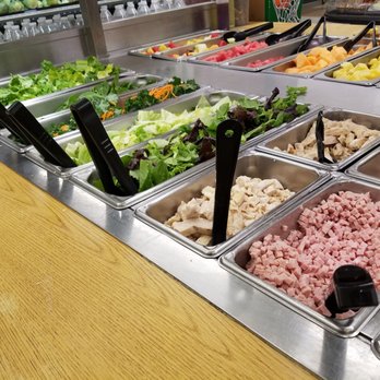 Giant - Clean salad bar w options galore - Grocery Near Me - Baltimore, Maryland