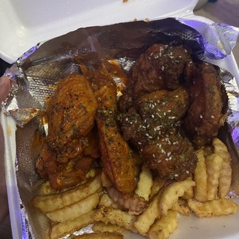 Take The Wheel Restaurant - 8 Piece Wings Basket sauces: mango habanero & hot lemon pepper - American Near Me - Houston, Texas Take The Wheel Restaurant - 8 Piece Wings Basket sauces: mango habanero & hot lemon pepper - American Near Me - Houston, Texas