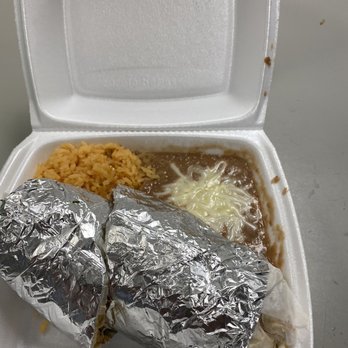 Shelly's Bakery/Paleteria & Neveria - Grilled chicken burrito - Patisserie/Cake Shop Near Me - Birmingham, Alabama