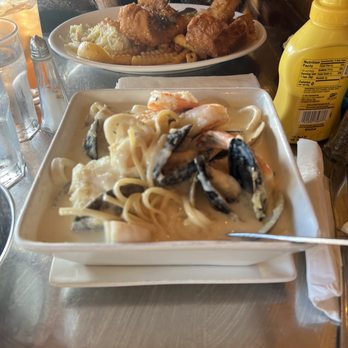 Benjamin's Raw Bar - Watery, flavorless linguini. - Seafood Near Me - Newport, Rhode Island Benjamin's Raw Bar - Watery, flavorless linguini. - Seafood Near Me - Newport, Rhode Island