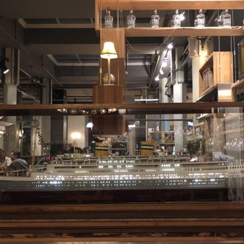 Hotel New York - Inside view of the restaurant bar area - Modern European Near Me - Rotterdam, ZH