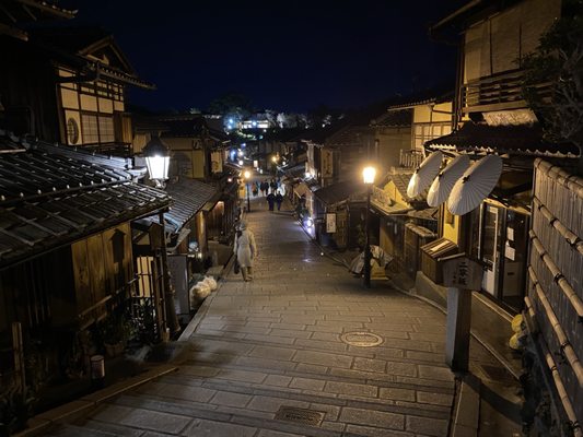 Hōkan-ji Temple (Yasaka Pagoda) by null