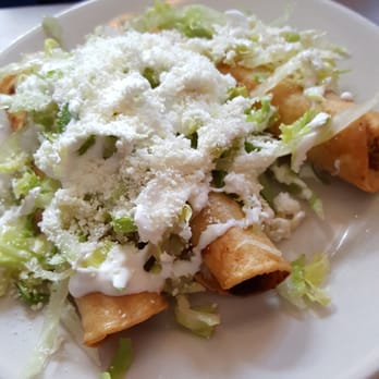 Restaurant Mexico Garibaldi - Crispy tacos with ground beef - Mexican Near Me - Providence, Rhode Island
