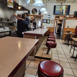Dave's Family Restaurant - Nice clean friendly place.