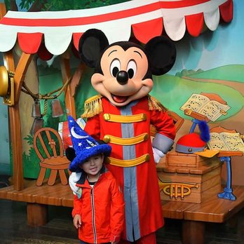 Mickey's House and Meet Mickey Mouse - Star struck on his birthday! - Amusement Parks Near Me - Anaheim, California