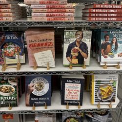 Pottery Barn Outlet - Books