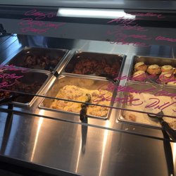 Club Nutrition Grab & Go Kitchen - The proteins. Look how delish those sauces look!