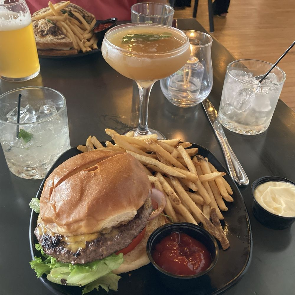21 Bar & Grill - American Near Me - Keene, New Hampshire