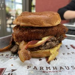 Farmhaus Burger - Mac Daddy!