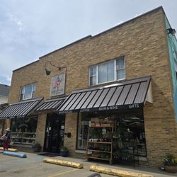 Kindred Market & Café - Exterior