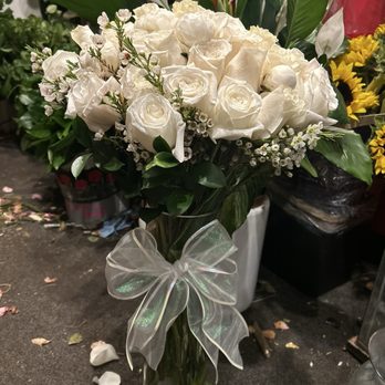 Orchids Little Secret Boutique - The unique bow I requested w 3 dozen white roses and 5 peonies. - Florists Near Me - Placentia, California Orchids Little Secret Boutique - The unique bow I requested w 3 dozen white roses and 5 peonies. - Florists Near Me - Placentia, California