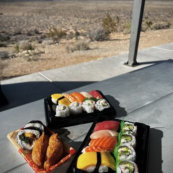 Red Rock Canyon Overlook - Tables ready for a sushi picnic with a view. - Climbing Near Me - Las Vegas, Nevada Red Rock Canyon Overlook - Tables ready for a sushi picnic with a view. - Climbing Near Me - Las Vegas, Nevada