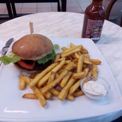 Veganel - Der Black Bean Burger mit Pommes - sehr lecker!