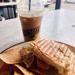 Café Don Juan - Ham egg and cheese panini