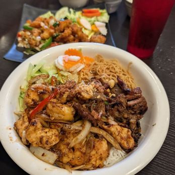 Hung Ky Asian Kitchen - Lemongrass Vermicelli Stir Fry Combo + Grilled Pork + Bi - Chinese Near Me - Round Rock, Texas