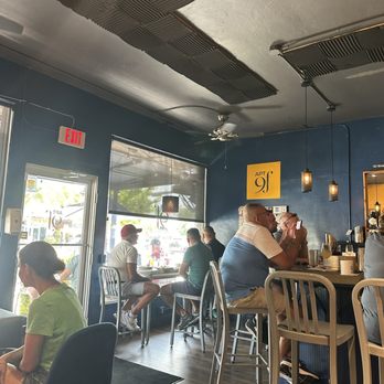 Apt 9f - Cocktail Bars Near Me - Wilton Manors, Florida