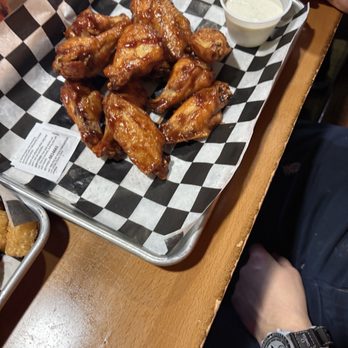 Dick's Last Resort - Madeira Beach - Wings - Bars Near Me - Madeira Beach, Florida
