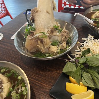 Sit Lo Saigon - Oxtail bone - Vietnamese Near Me - Davis, California Sit Lo Saigon - Oxtail bone - Vietnamese Near Me - Davis, California