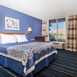 Days Inn by Wyndham South Hill - Guest room