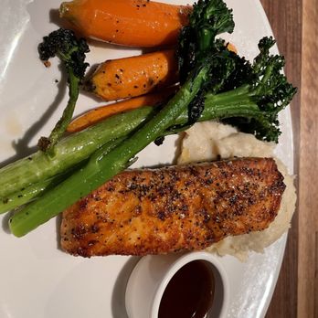 Yard House - Whiskey Glazed Salmon - Bars Near Me - Lakewood, Colorado Yard House - Whiskey Glazed Salmon - Bars Near Me - Lakewood, Colorado