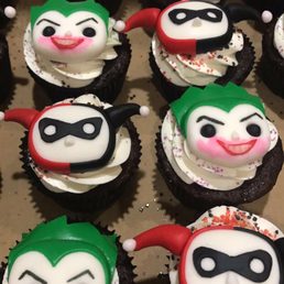 Joker & Harley Quinn chocolate cupcakes!