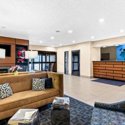 Best Western Baraboo Inn - Lobby