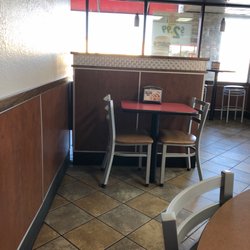 Hardee's - Lobby seating