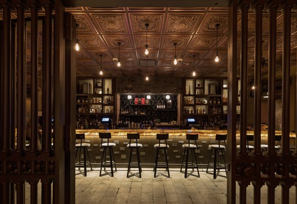 Metropolitan at The 9, Autograph Collection by null