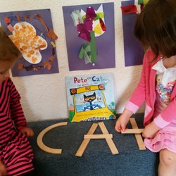 Peek-A-Boo Playhouse - Letter recognition and beginning spelling with Handwriting Without Tears