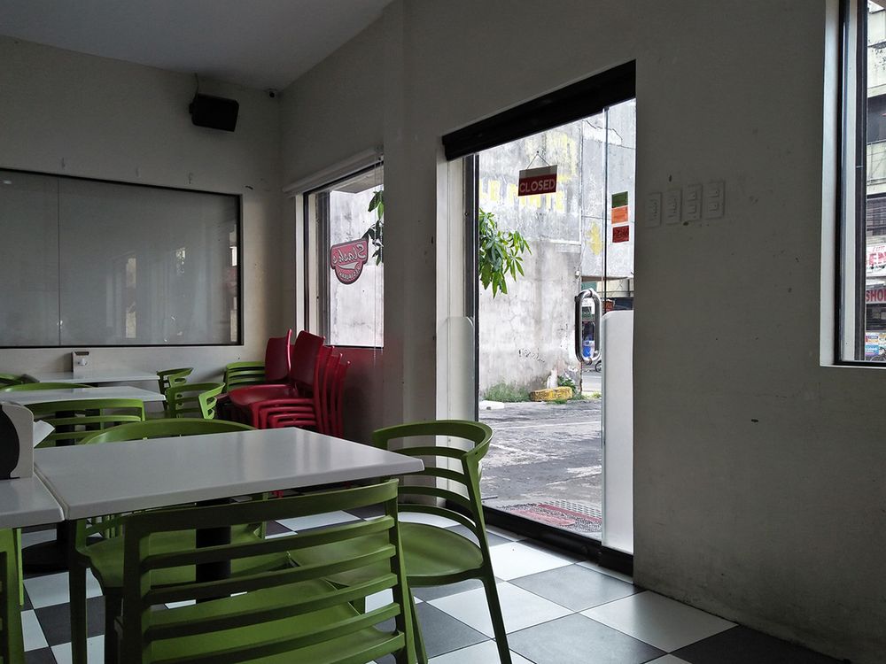 SLASH’S RESTAURANT M. L. Tagarao Street, Lucena City, Quezon