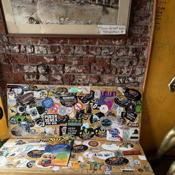 Squeeze In - Waiting Area - Breakfast & Brunch Near Me - Truckee, California