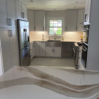 Bray & Scarff - The under cabinet lights highlight the kitchen well as well as the push to open cabinets. - Appliances Near Me - Springfield, Virginia