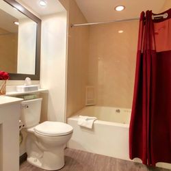 Killington Center Inn & Suites - One of the bathrooms in our suites.