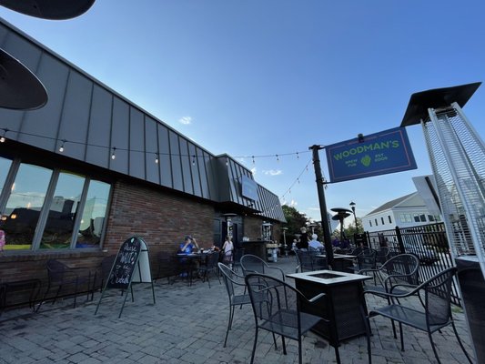 Woodman's Bar & Grill by null