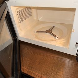 Quality Inn By Choice Hotel - No microwave plate, smh