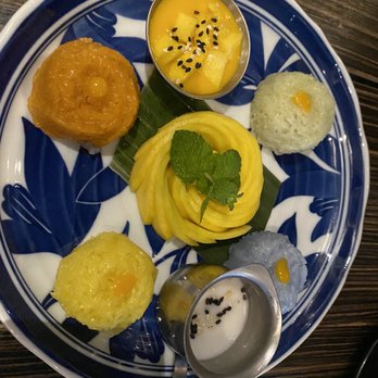Pii Nong Thai - Mango sricky rice - Thai Near Me - Oakville, Ontario Pii Nong Thai - Mango sricky rice - Thai Near Me - Oakville, Ontario
