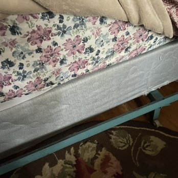 Cottage Place On Squam Lake - Lumpy old mattresses balanced in wrong size frames - Hotels Near Me - Holderness, New Hampshire Cottage Place On Squam Lake - Lumpy old mattresses balanced in wrong size frames - Hotels Near Me - Holderness, New Hampshire