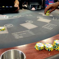 Lake Elsinore Casino - Quick play while I enjoyed my drink