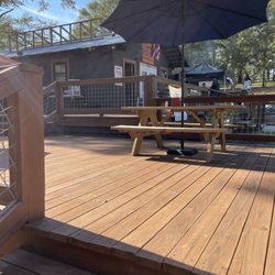 Tommy Ray's BBQ - Outdoor seating.
