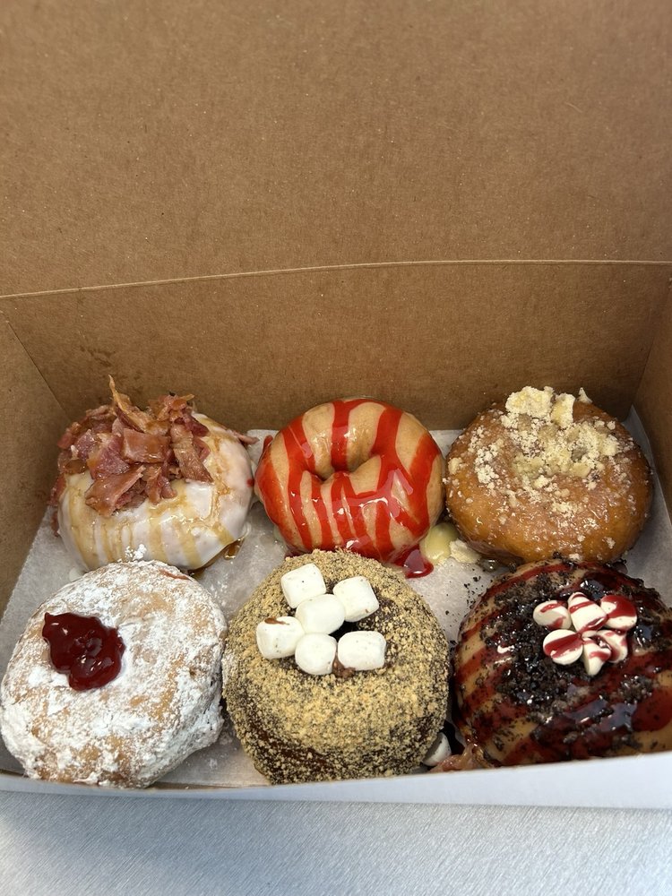 Donna's Delicious Dozen Logo
