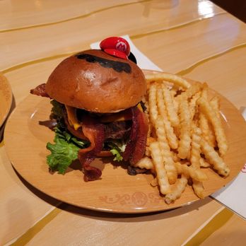 Toadstool Cafe - Mario Burger w/fries - Cafes Near Me - Universal City, California Toadstool Cafe - Mario Burger w/fries - Cafes Near Me - Universal City, California