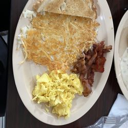 Jho Jho's Diner - Scrabble eggs - bacon w bread
