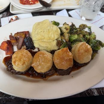 Grand Lux Cafe - Cafe Beef Wellington - New American Near Me - Houston, Texas Grand Lux Cafe - Cafe Beef Wellington - New American Near Me - Houston, Texas