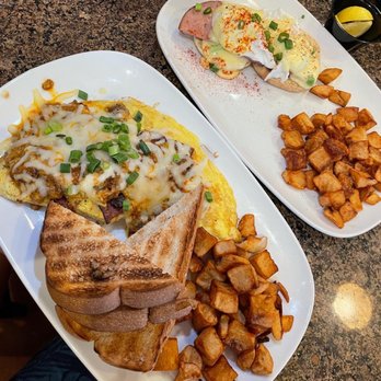 Another Broken Egg Cafe - Baquezo and Eggs Benedict - Breakfast & Brunch Near Me - Pembroke Pines, Florida