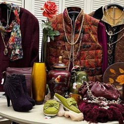 Beautiful clothes and accessories, weekly sales, great prices!