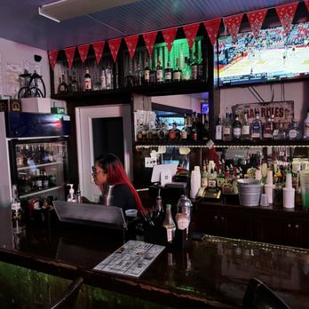 Tipsey’s Hole in The Wall - a bartender at the bar - Sports Bars Near Me - Slidell, Louisiana Tipsey’s Hole in The Wall - a bartender at the bar - Sports Bars Near Me - Slidell, Louisiana
